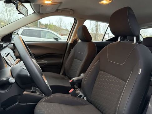 Used 2022 Nissan Kicks S image 12