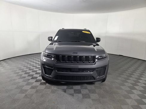 Used 2026 Jeep Grand Cherokee Altitude RWD image 3