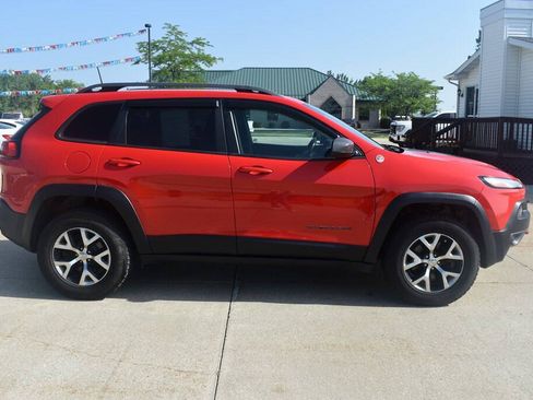 Used 2017 Jeep Cherokee Trailhawk w/ Cold Weather Group AWD/4WD image 2