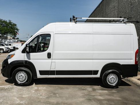 Used 2024 RAM ProMaster 2500 FWD image 11