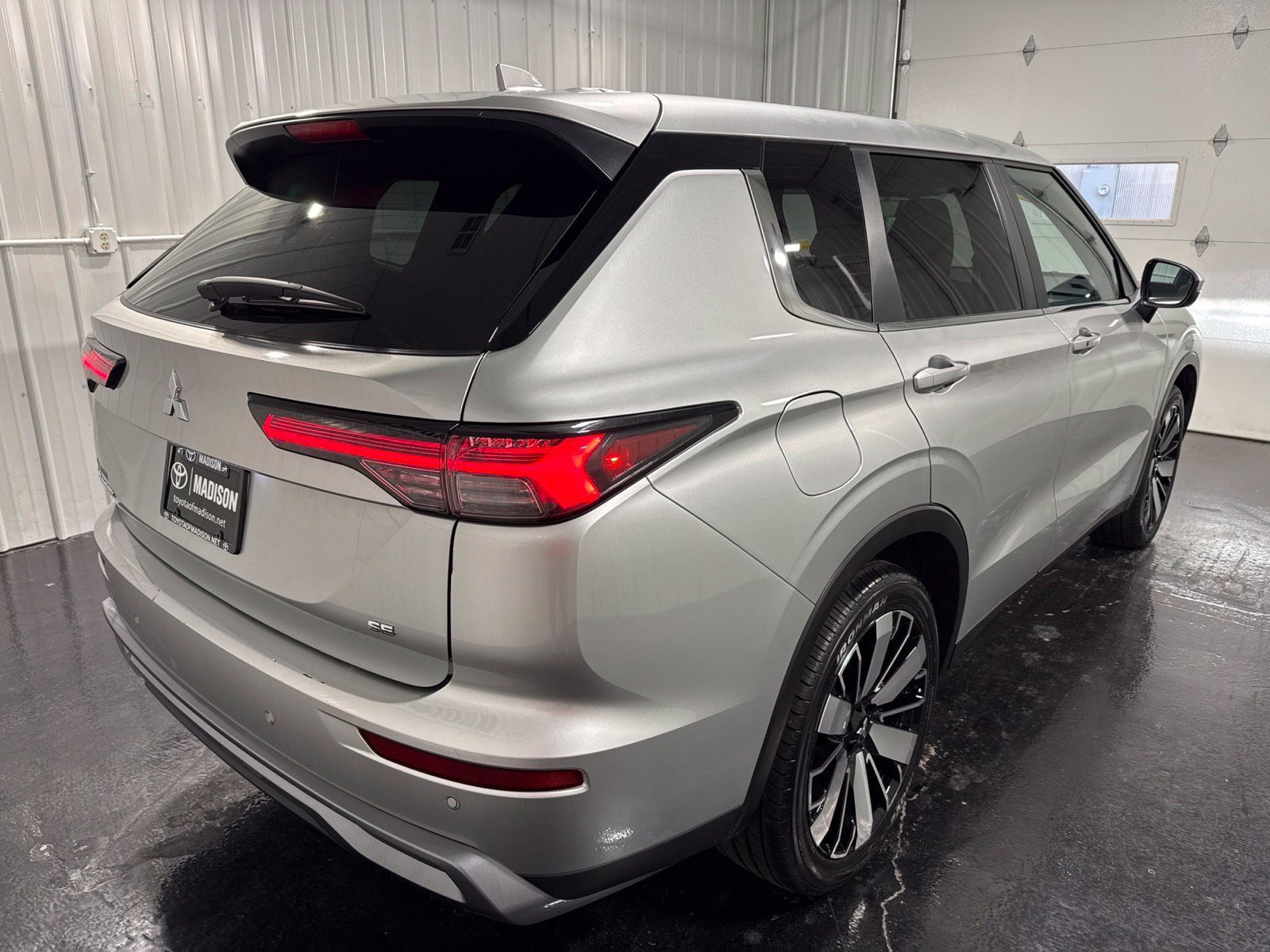 Used 2025 Mitsubishi Outlander SE AWD/4WD image 4