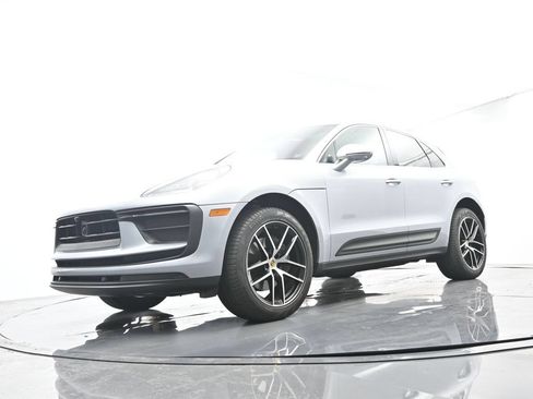 Certified 2025 Porsche Macan AWD/4WD image 45