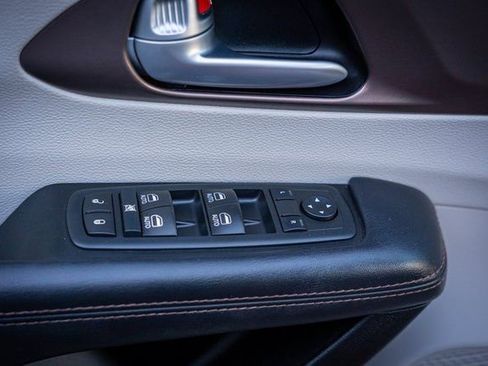 Used 2017 Chrysler Pacifica Touring-L Plus image 15