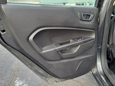 Used 2015 Ford Fiesta SE image 8