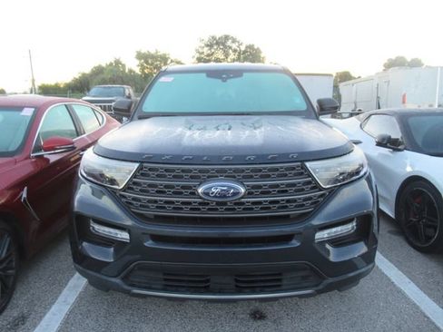 Used 2022 Ford Explorer XLT w/ Equipment Group 202A AWD/4WD image 2