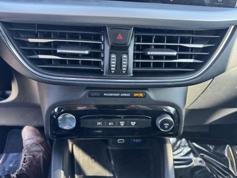 Certified 2025 Ford Escape Platinum w/ Premium Technology Package image 20