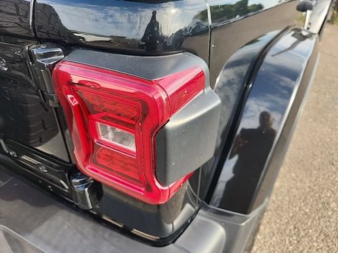 Used 2023 Jeep Wrangler Unlimited Sahara AWD/4WD image 14