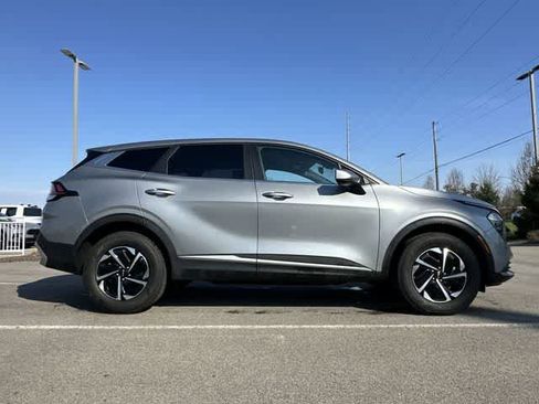 Used 2023 Kia Sportage LX image 3