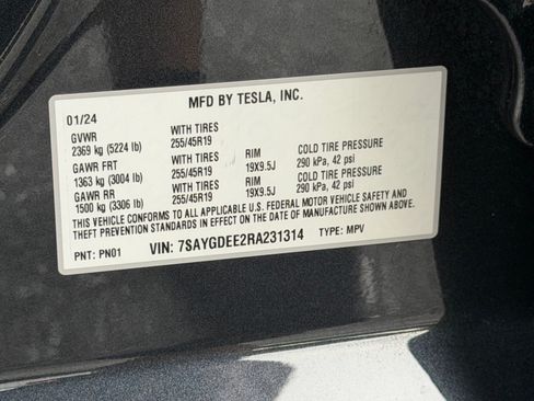Used 2024 Tesla Model Y Long Range AWD/4WD image 43