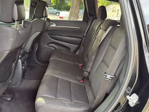 Used 2018 Jeep Grand Cherokee Laredo AWD/4WD image 17