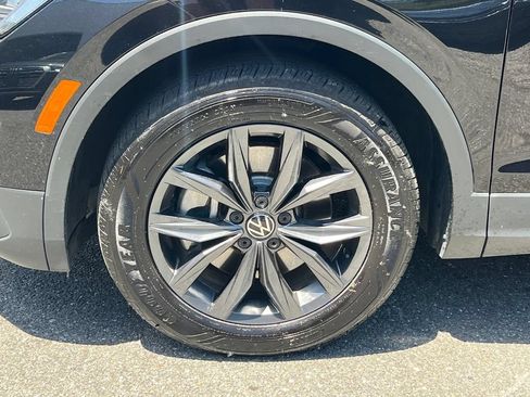 Used 2023 Volkswagen Tiguan SE w/ Panoramic Sunroof Package AWD/4WD image 8
