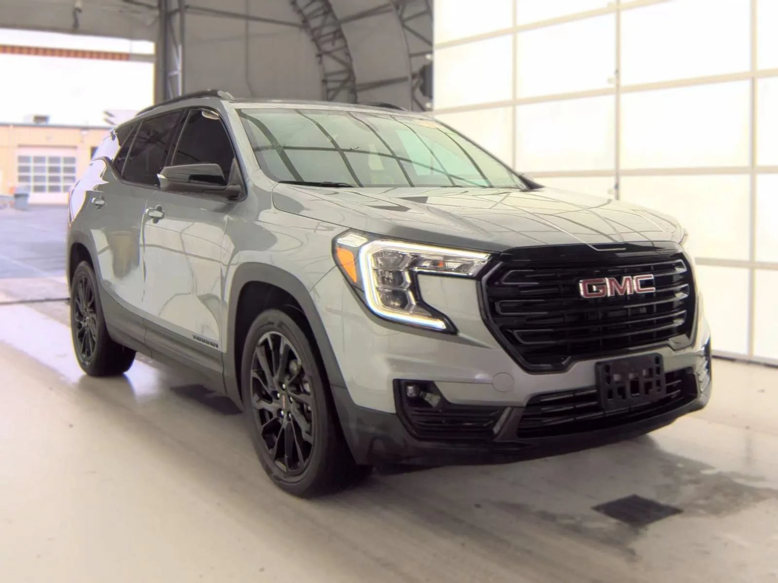Used 2023 GMC Terrain SLT w/ Elevation Edition AWD/4WD image 4