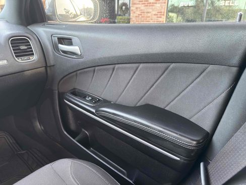 Used 2019 Dodge Charger SXT image 28