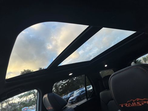 Certified 2025 Honda Pilot TrailSport image 24