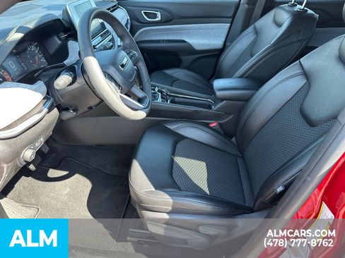 Used 2025 Jeep Compass Latitude AWD/4WD image 10