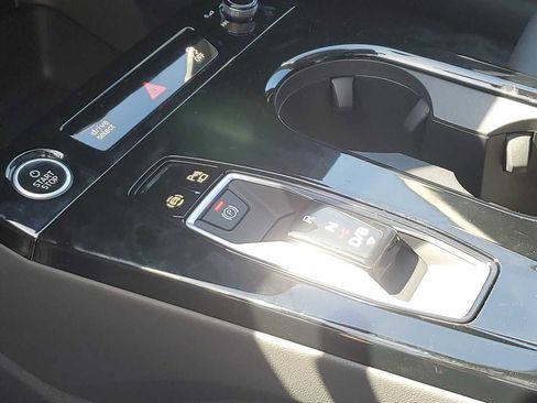 New 2025 Audi Q6 e-tron Premium Plus image 32