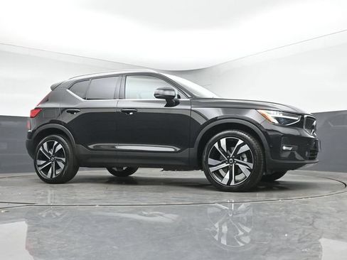 Used 2023 Volvo XC40 B5 Plus w/ Protection Package Premier AWD/4WD image 36