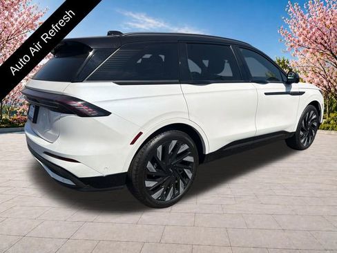 Used 2024 Lincoln Nautilus Reserve w/ Equipment Group 202A AWD/4WD image 8