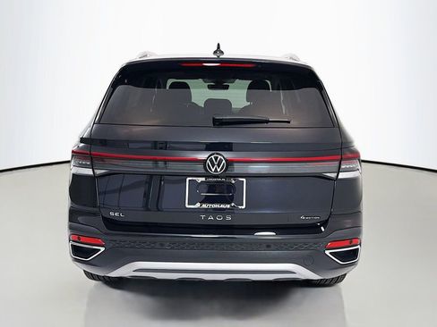 Used 2025 Volkswagen Taos SEL AWD/4WD image 6