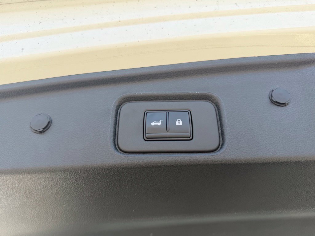 Used 2025 Nissan Pathfinder SV AWD/4WD image 6