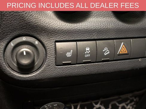 Used 2015 Jeep Wrangler Unlimited Sahara w/ Connectivity Group AWD/4WD image 13
