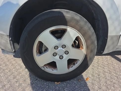 Used 2004 Saturn Vue 2WD V6 image 2