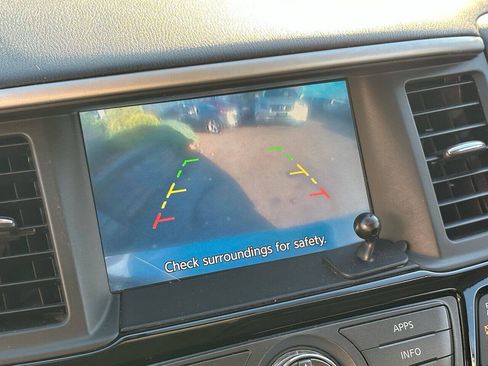 Used 2018 Nissan Pathfinder SV AWD/4WD image 16