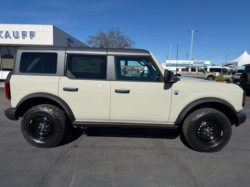 New 2026 Ford Bronco Big Bend w/ Black Diamond Package AWD/4WD image 2