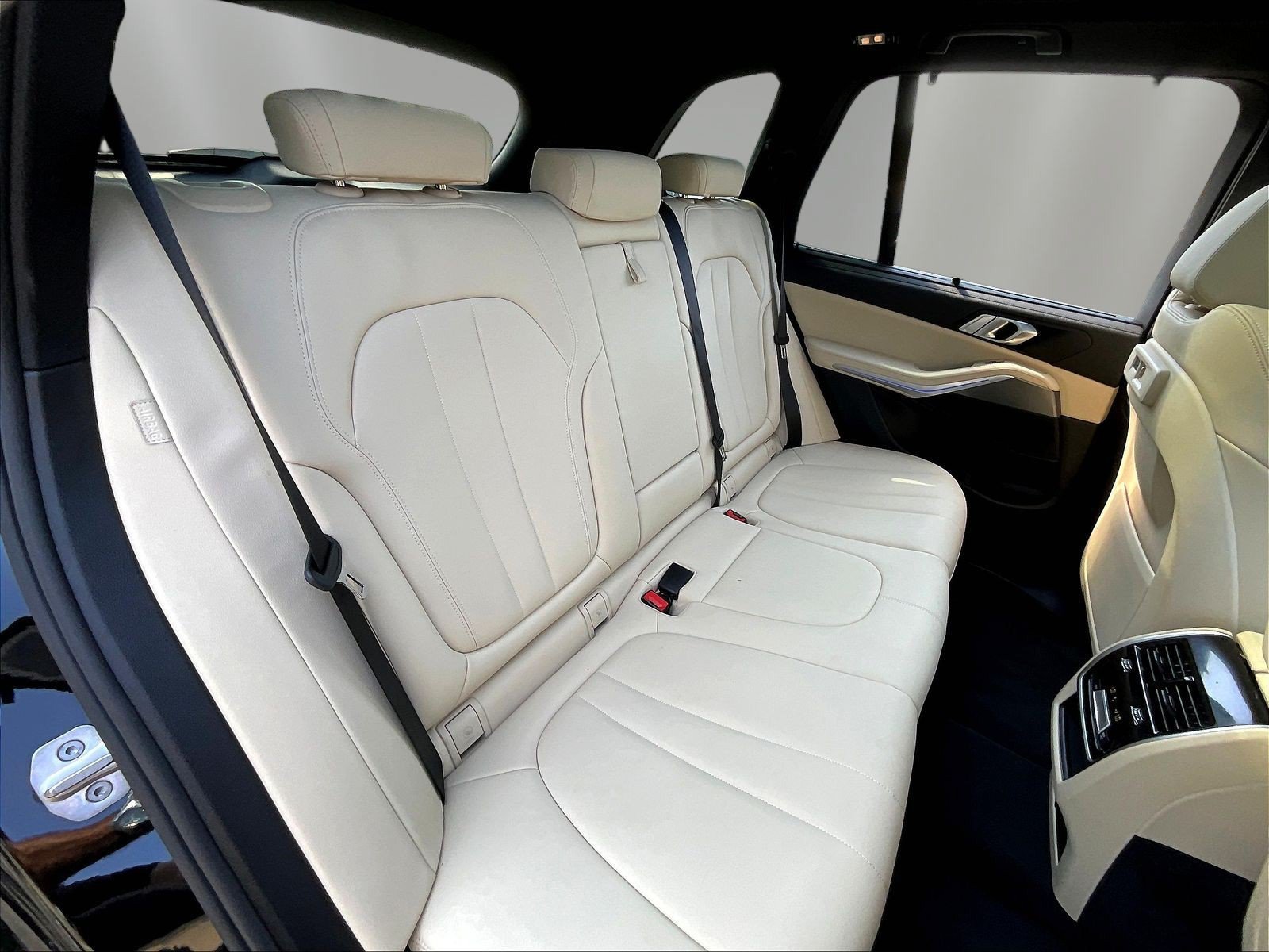 Used 2022 BMW X5 xDrive40i w/ Premium Package AWD/4WD image 26