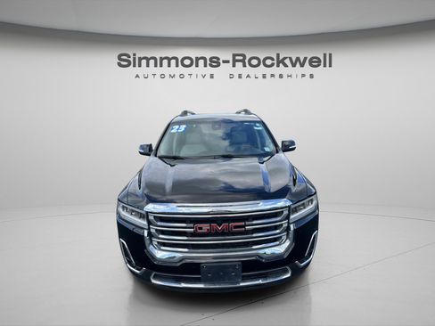 Used 2023 GMC Acadia SLT image 2