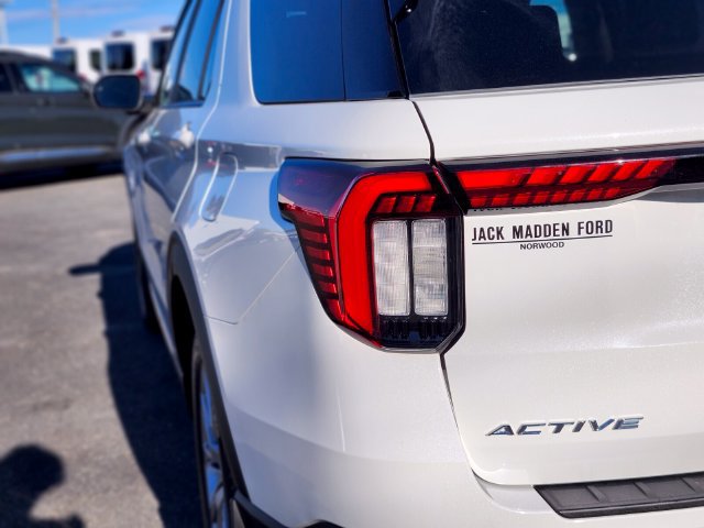 Used 2025 Ford Explorer Active w/ Active Comfort Package AWD/4WD image 9