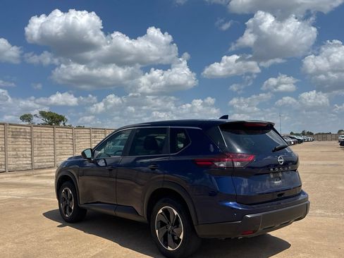 Certified 2025 Nissan Rogue SV FWD image 16