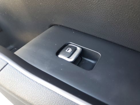 Used 2023 Kia Sorento LX image 14