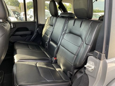 Used 2023 Jeep Wrangler Unlimited Sahara image 27