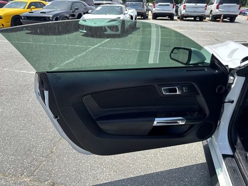 Used 2018 Ford Mustang GT w/ Black Accent Pkg RWD image 23