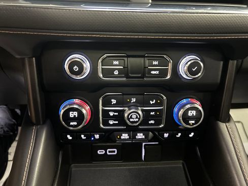 Used 2023 GMC Yukon AT4 AWD/4WD image 19