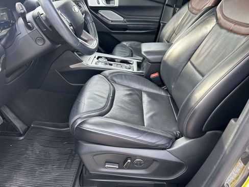 Used 2020 Ford Explorer Platinum w/ Premium Technology Package AWD/4WD image 17
