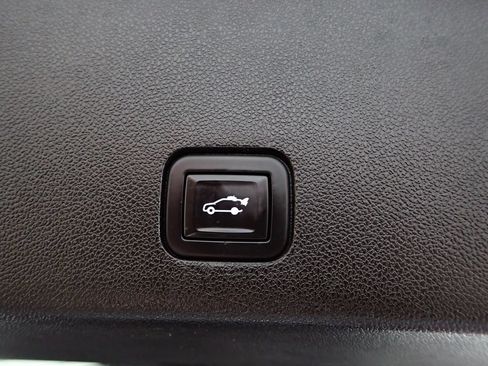 Used 2020 Cadillac XT6 Premium Luxury FWD image 18