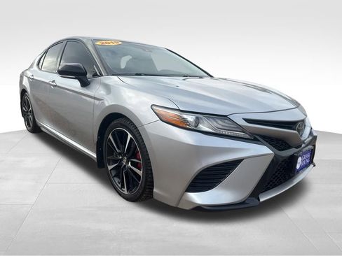 Used 2019 Toyota Camry XSE image 9