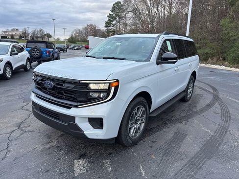 New 2025 Ford Expedition Active image 7