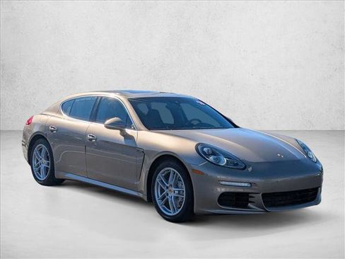 Used 2015 Porsche Panamera S image 3