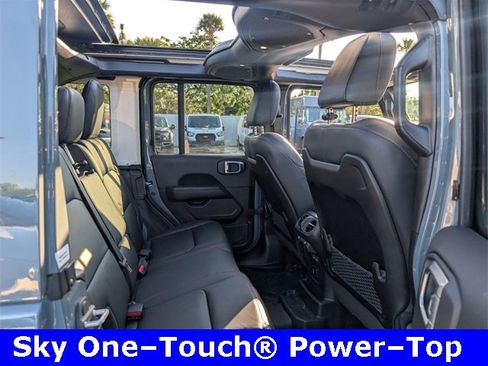 Used 2024 Jeep Wrangler Unlimited Rubicon image 12