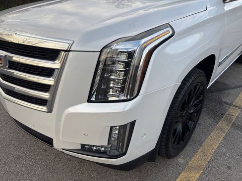 Used 2018 Cadillac Escalade ESV Premium Luxury image 12