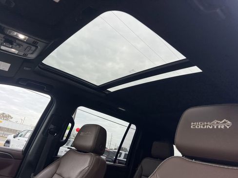 Used 2021 Chevrolet Suburban High Country w/ Premium Package image 13