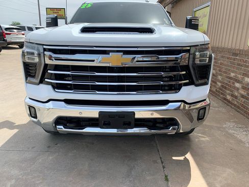 Used 2025 Chevrolet Silverado 2500 LTZ w/ LTZ Convenience Package AWD/4WD image 7