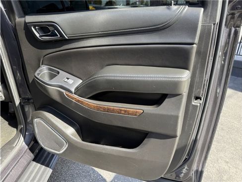 Used 2017 Chevrolet Suburban LT image 28