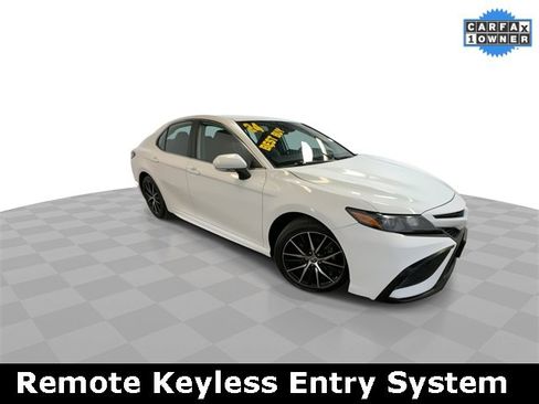 Used 2024 Toyota Camry SE image 2
