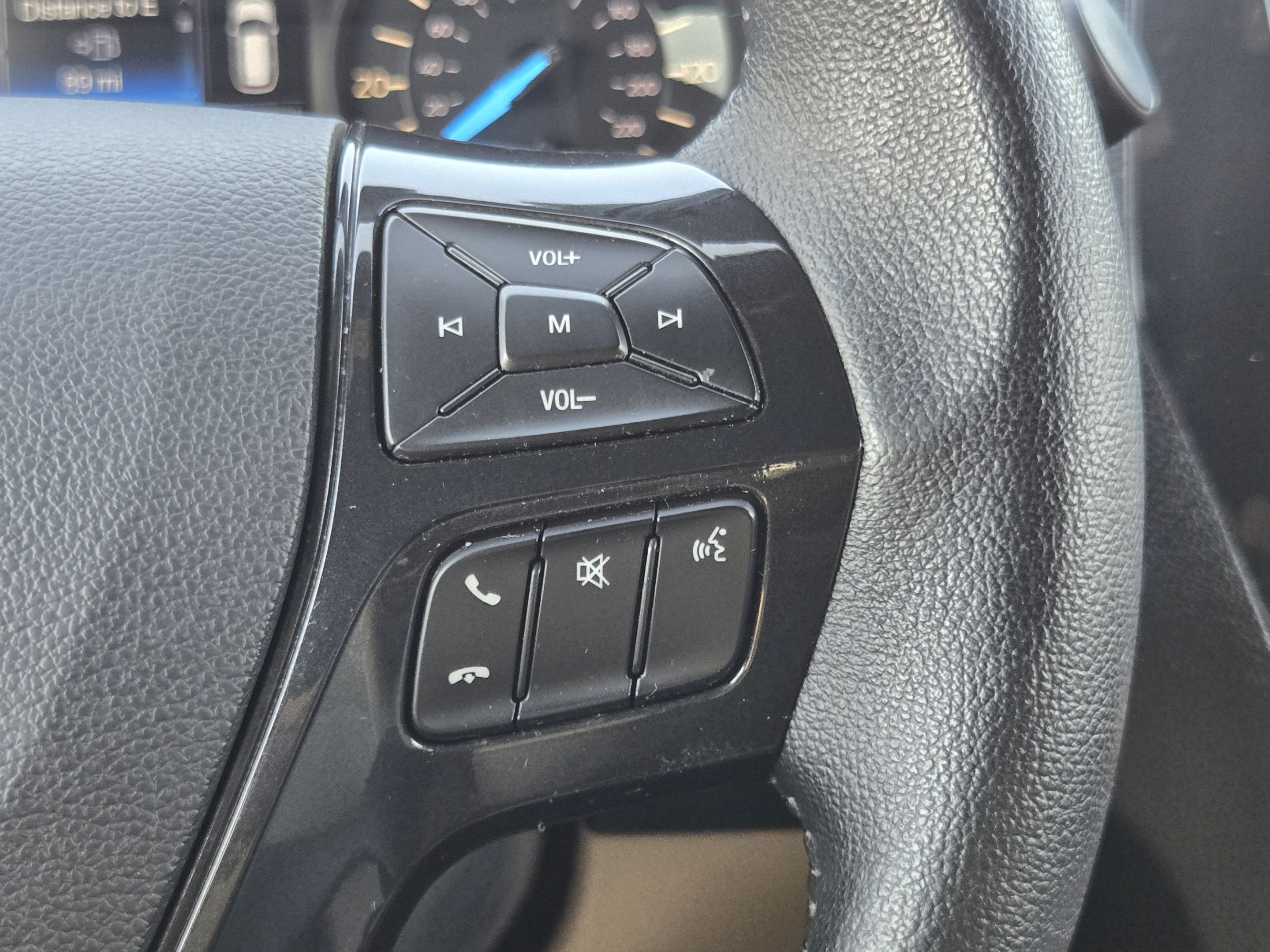 Used 2017 Ford Explorer XLT FWD image 25