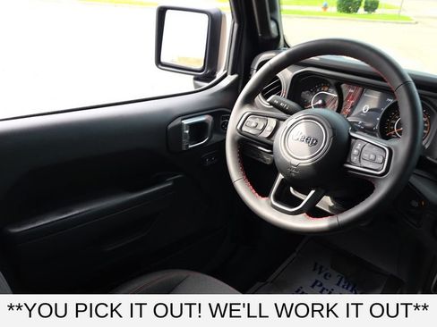 Used 2024 Jeep Gladiator Rubicon w/ Technology Group AWD/4WD image 28