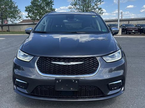 Used 2023 Chrysler Pacifica Limited image 2